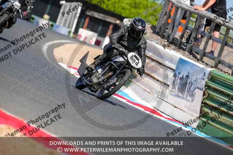 Vintage motorcycle club;eventdigitalimages;mallory park;mallory park trackday photographs;no limits trackdays;peter wileman photography;trackday digital images;trackday photos;vmcc festival 1000 bikes photographs